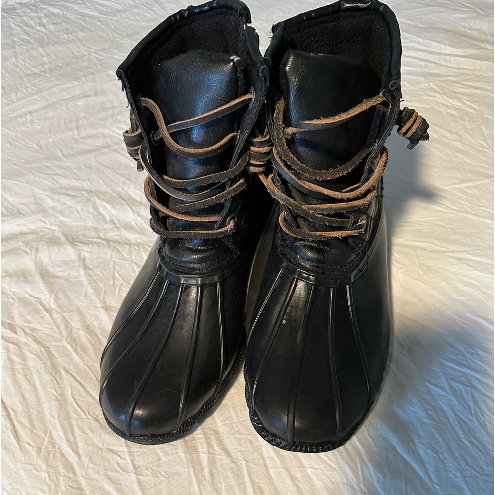 Steve Madden duck boots (size8)